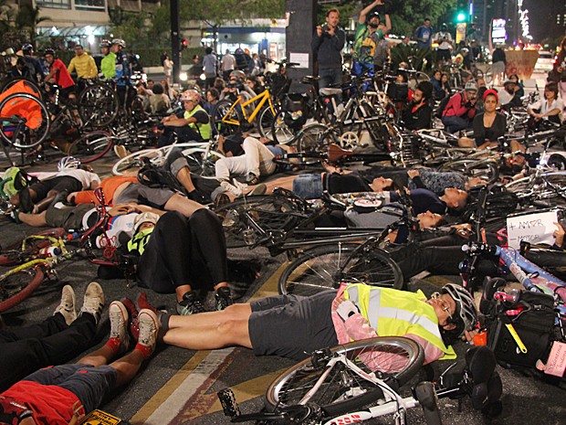 Aps morte em acidente, ciclistas protestam na Avenida Pauli