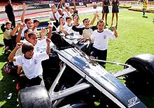 Corinthians apresenta seu carro no Morumbi
