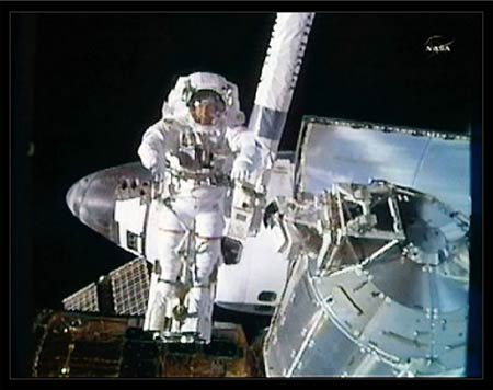Astronauta do ltimo voo do Discovery realiza misso espacial