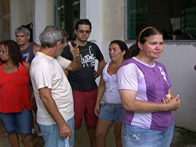 Moradores se mobilizam para ajudar desabrigados em Caxias, no RJ  