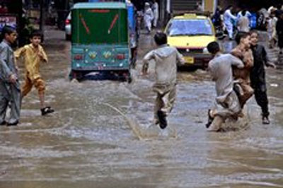 Inundaes no Paquisto: quatro milhes afetados e 88 mortos