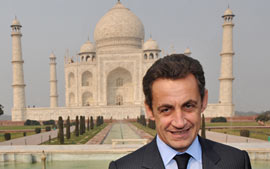 Sarkozy vai ao Taj Mahal sem Carla