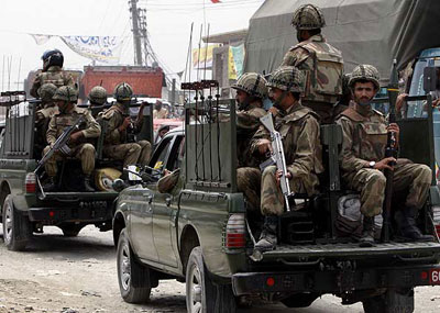 Cerca de 140 talibs so mortos em ataque paquistans