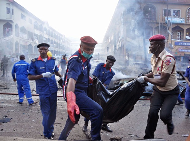 Exploso deixa mortos em shopping em Abuja, na Nigria