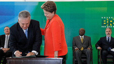 Aps telefonema de Obama, Dilma anuncia hoje se far viagem de gala aos EUA