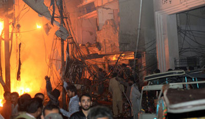 Ataque suicida no Paquisto mata dois e deixa 23 feridos