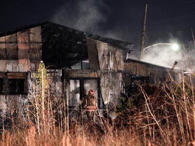Incndio em depsito abandonado mata 8 sem-teto nos EUA