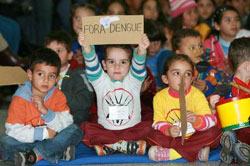 Escolas de Curitiba ganham cartilhas de combate  dengue