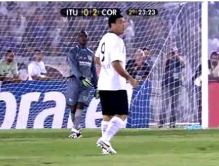  Ronaldo joga 27 minutos,e Corinthians avana  segunda fase