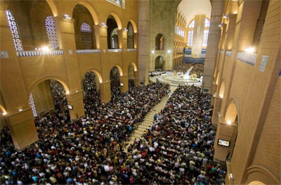 Festa para Nossa Senhora rene 170 mil fiis em Aparecida 