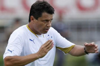Adilson culpa leses e cansao por derrota do Cruzeiro