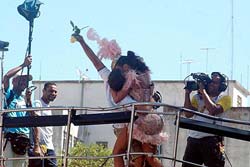 Relembre o beijo de Ivete Sangalo no carnaval 2008