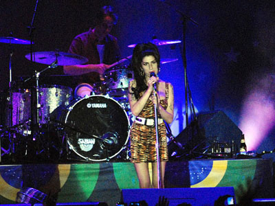 Amy Winehouse se interna novamente em clnica de reabilitao