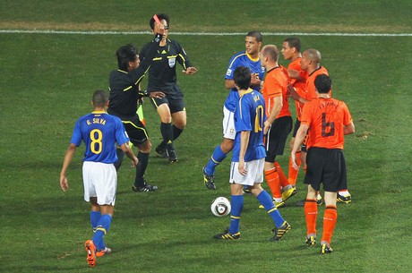 Brasil rev rbitro da eliminao de 2010 na estreia da Copa
