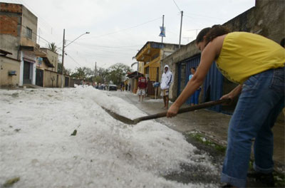 Chuva de granizo volta a atingir Minas Gerais 