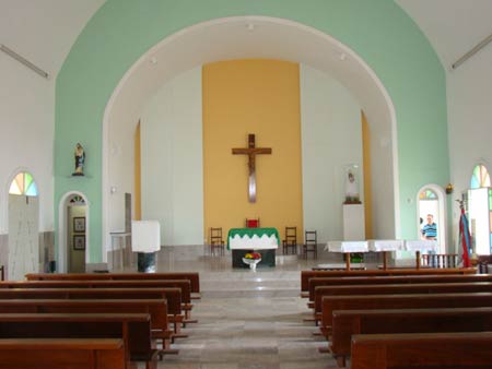 Igreja reformada e santa restaurada em Maratazes.