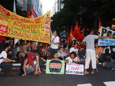 RJ: protesto contra aumento de passagem de nibus rene centenas
