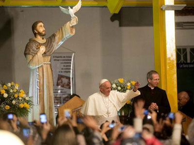 Papa multiplica reunies com jovens e retorna a Copacabana
