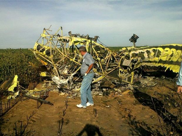 Piloto sai ileso aps avio agrcola cair e pegar fogo no oeste da Bahia
