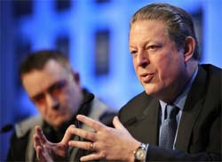 Al Gore e Bono defendem unio de agendas contra pobreza 
