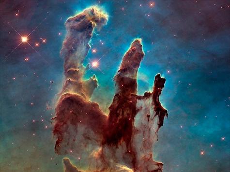 Hubble completa 25 anos em rbita com foto renovada