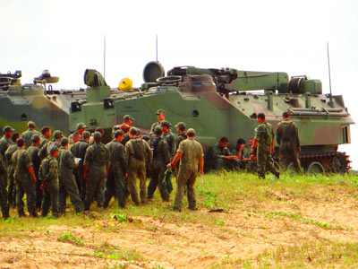 Fuzileiros Navais participam de manobras em Itapemirim. 