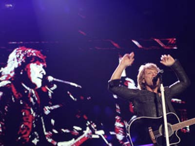 Bon Jovi faz show no YouTube