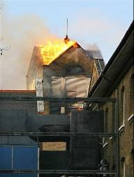 Hospital  esvaziado aps incndio em Londres