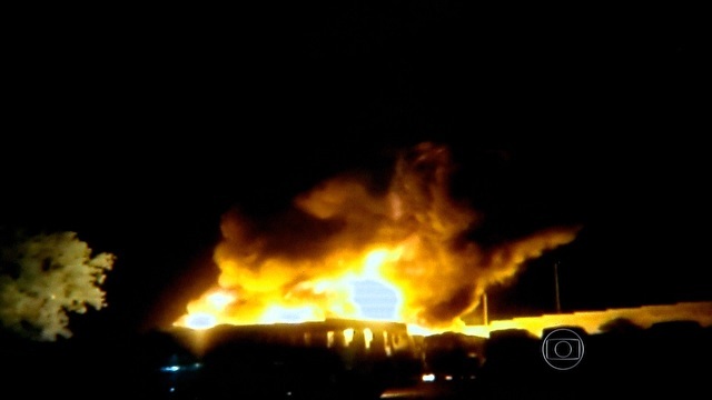 Incndio destri nibus no distrito de Ravena, em Sabar, na
