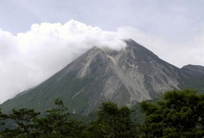 Erupo de vulco mata seis pessoas na Indonsia