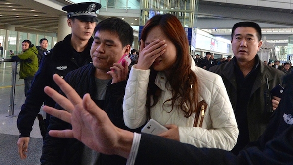 Famlias dos passageiros do voo da Malaysia Airlines recebem
