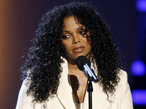 Janet Jackson se emociona ao falar do irmo durante premiao
