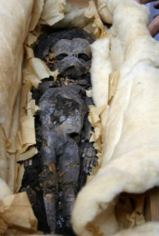 Egito faz tomografia em fetos da tumba de Tutancmon 