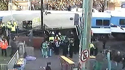 Buenos Aires: choque entre trens e nibus deixa 7 mortos