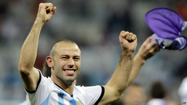 Defesa argentina cala crticos, se recusa a levar gols na Copa e vira o ponto forte
