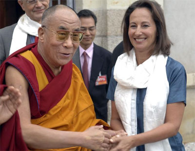 Sgolne Royal se rene com Dalai Lama