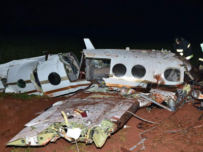 Avio cai no interior de SP e deixa 5 mortos  