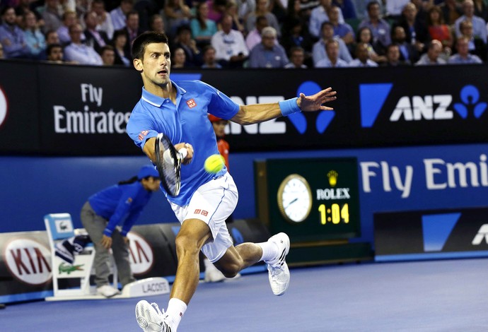 Djokovic vai  semifinal e segue firme em busca de recorde n