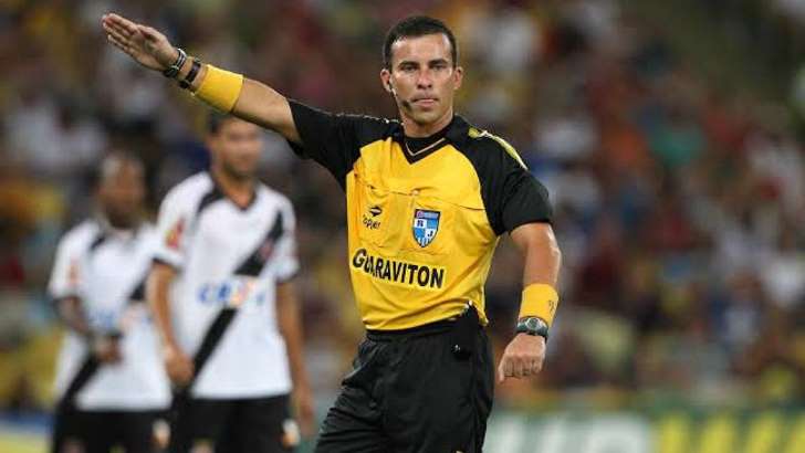 Carioca de 2014 teve Guaraviton na camisa dos rbitros; Ferj