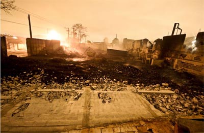 Incndio atinge depsito de material reciclvel em Guarulhos