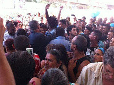 No Rio, Dilma enfrenta segundo dia de protestos de estudantes