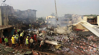 Nigria retira corpos das 153 vtimas de acidente de avio