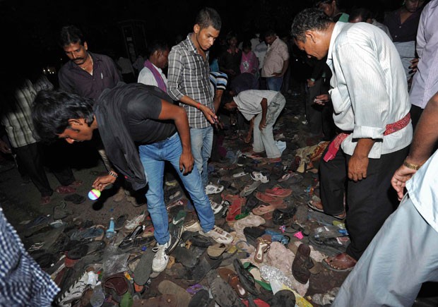 Tumulto durante ato religioso mata 33 pessoas na ndia