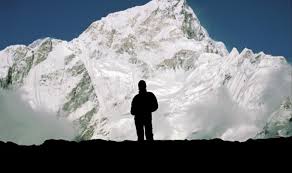 Equipes de resgate desistem de buscas no Everest