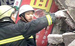 China acha 500 mortos em cidade no epicentro
