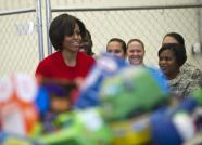 Michelle Obama ajuda as crianas a rastrear o Papai Noel  