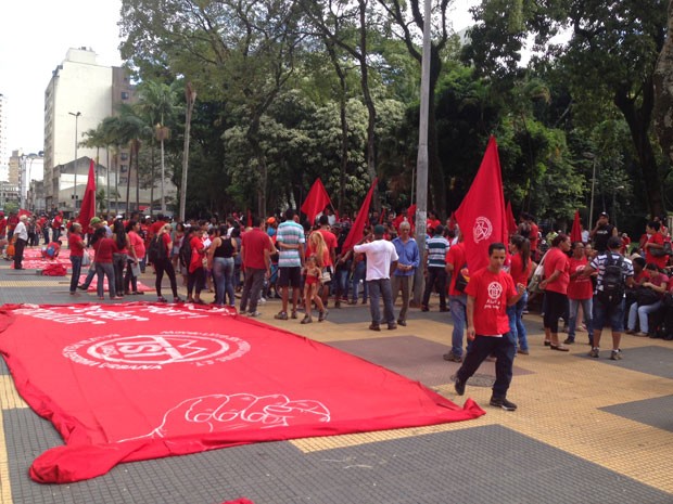 MTST faz protesto por moradia no Centro de So Paulo