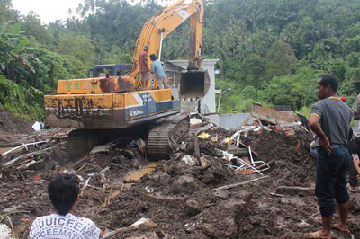 Deslizamentos de terra e inundaes deixam 15 mortos na Indonsia  