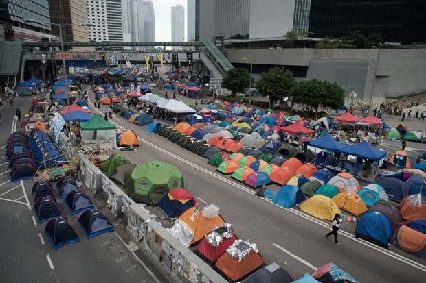 Ex-chefe do governo de Hong Kong pede fim dos protestos