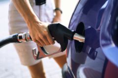 Gasolina est 34% mais cara no Brasil